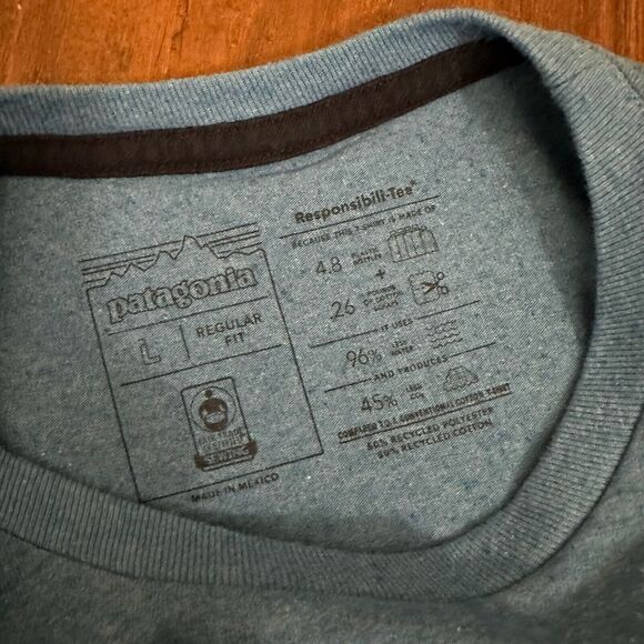 PATAGONIA M's Fitz Roy Horizons Short-Sleeve Responsibili-Tee in Blue - Picture 6 of 9